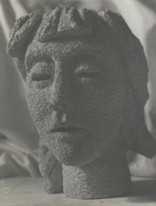 Женская голова. 1960-е. 39 см. Пемза